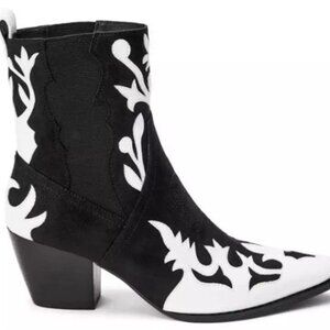 Matisse Women's Canyon Ankle Booties with Pointed Toe - Black & White